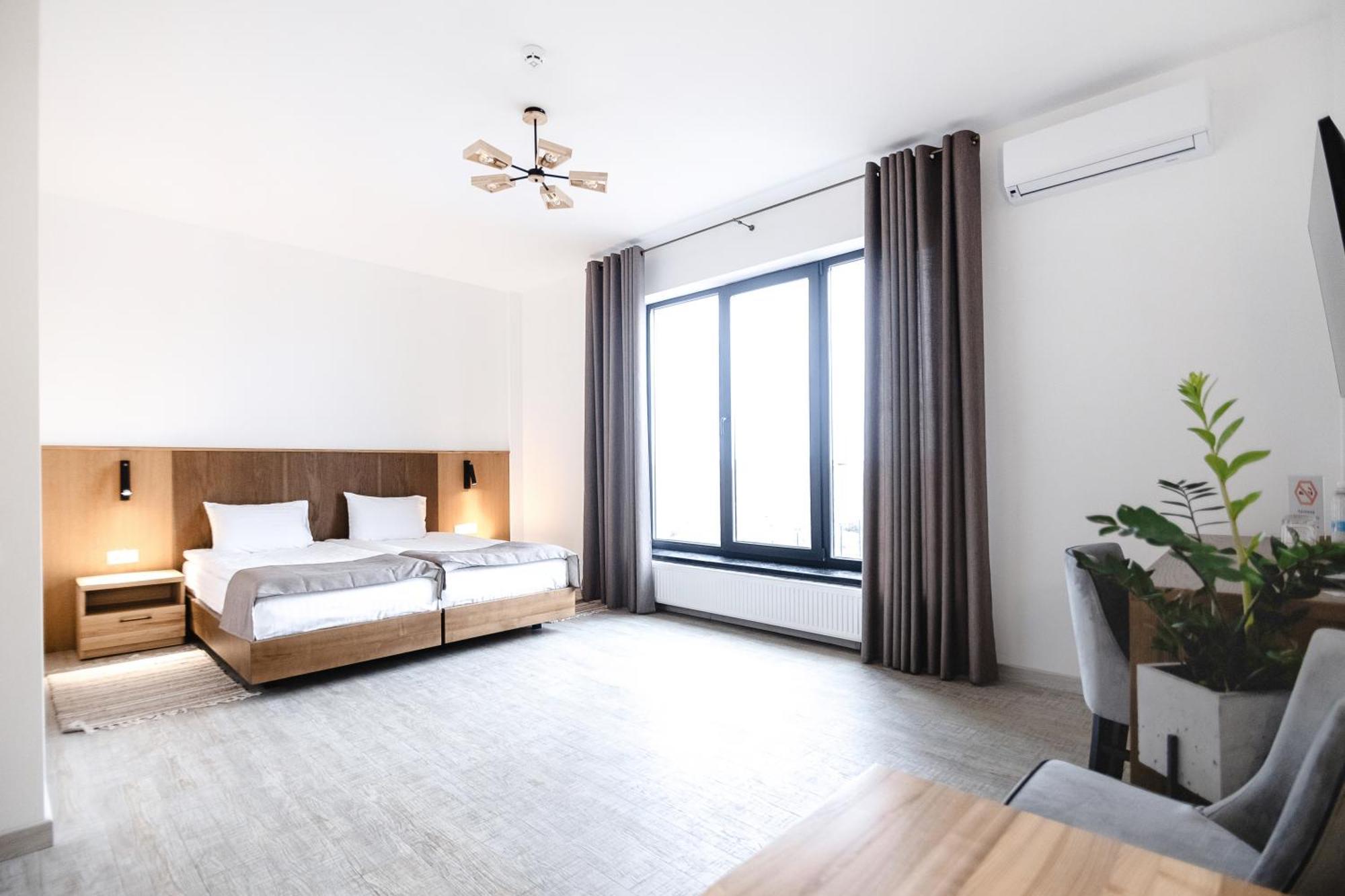ריבנה Otto Hotel-Restaurant מראה חיצוני תמונה