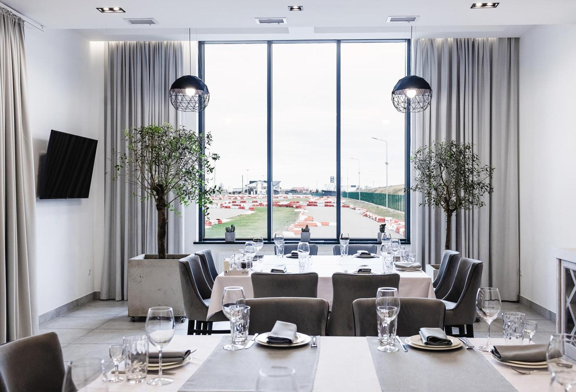 ריבנה Otto Hotel-Restaurant מראה חיצוני תמונה