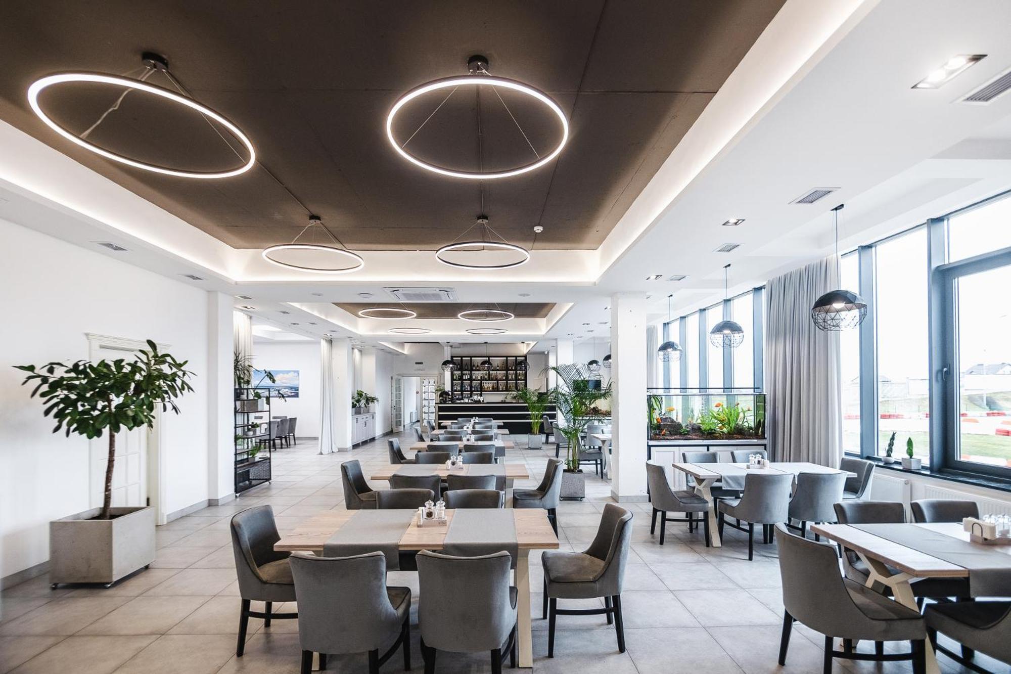 ריבנה Otto Hotel-Restaurant מראה חיצוני תמונה