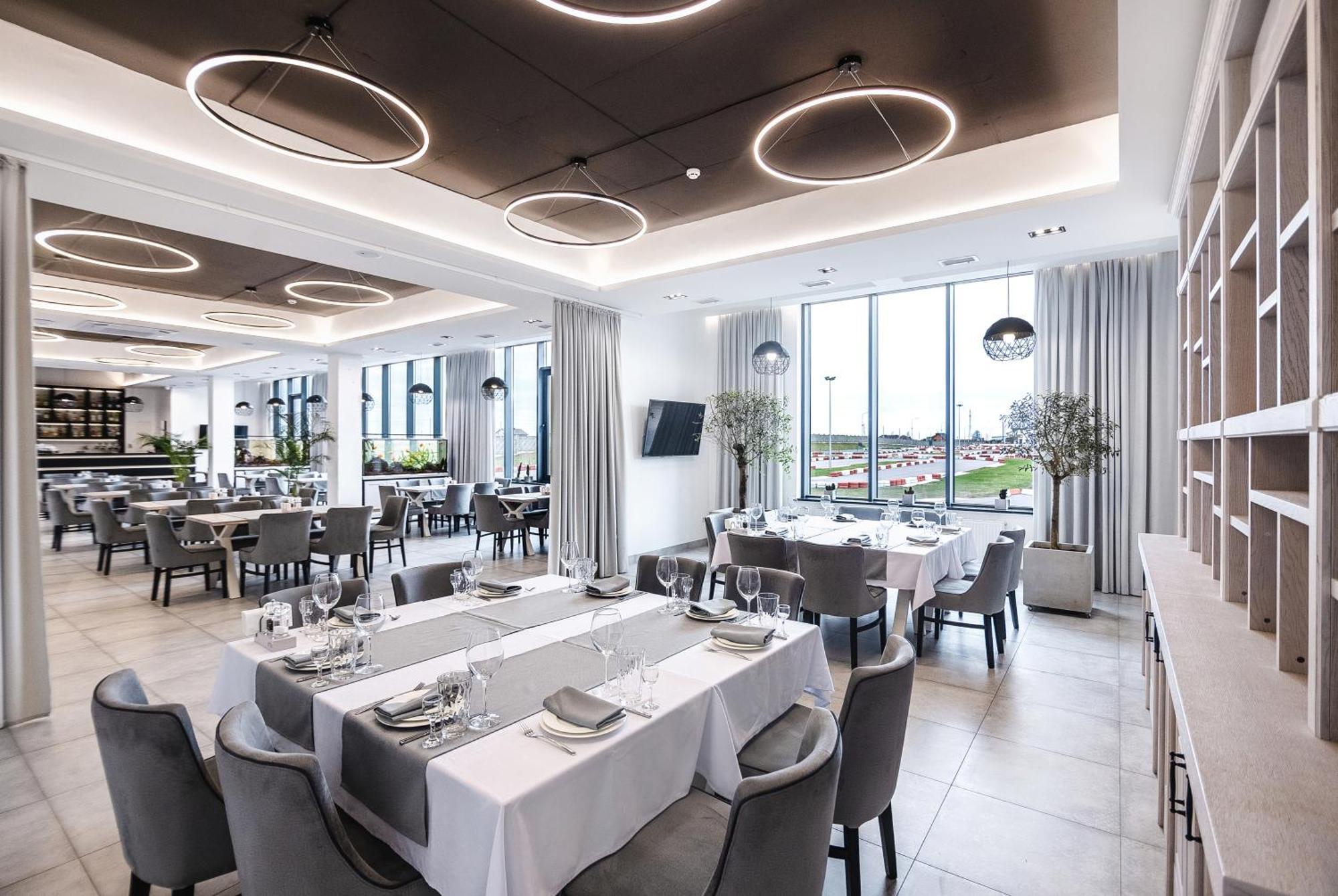 ריבנה Otto Hotel-Restaurant מראה חיצוני תמונה