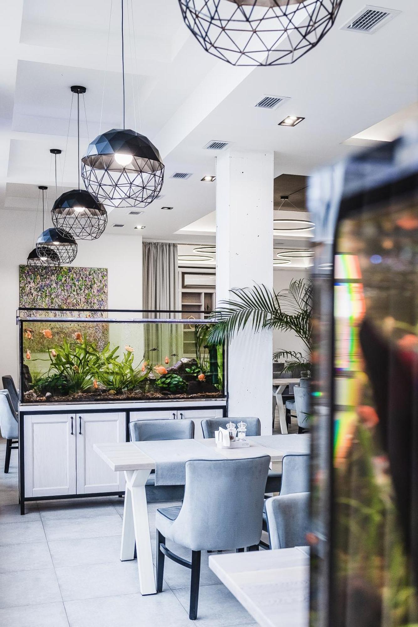 ריבנה Otto Hotel-Restaurant מראה חיצוני תמונה