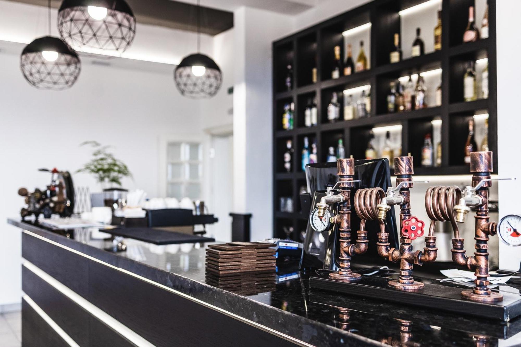 ריבנה Otto Hotel-Restaurant מראה חיצוני תמונה