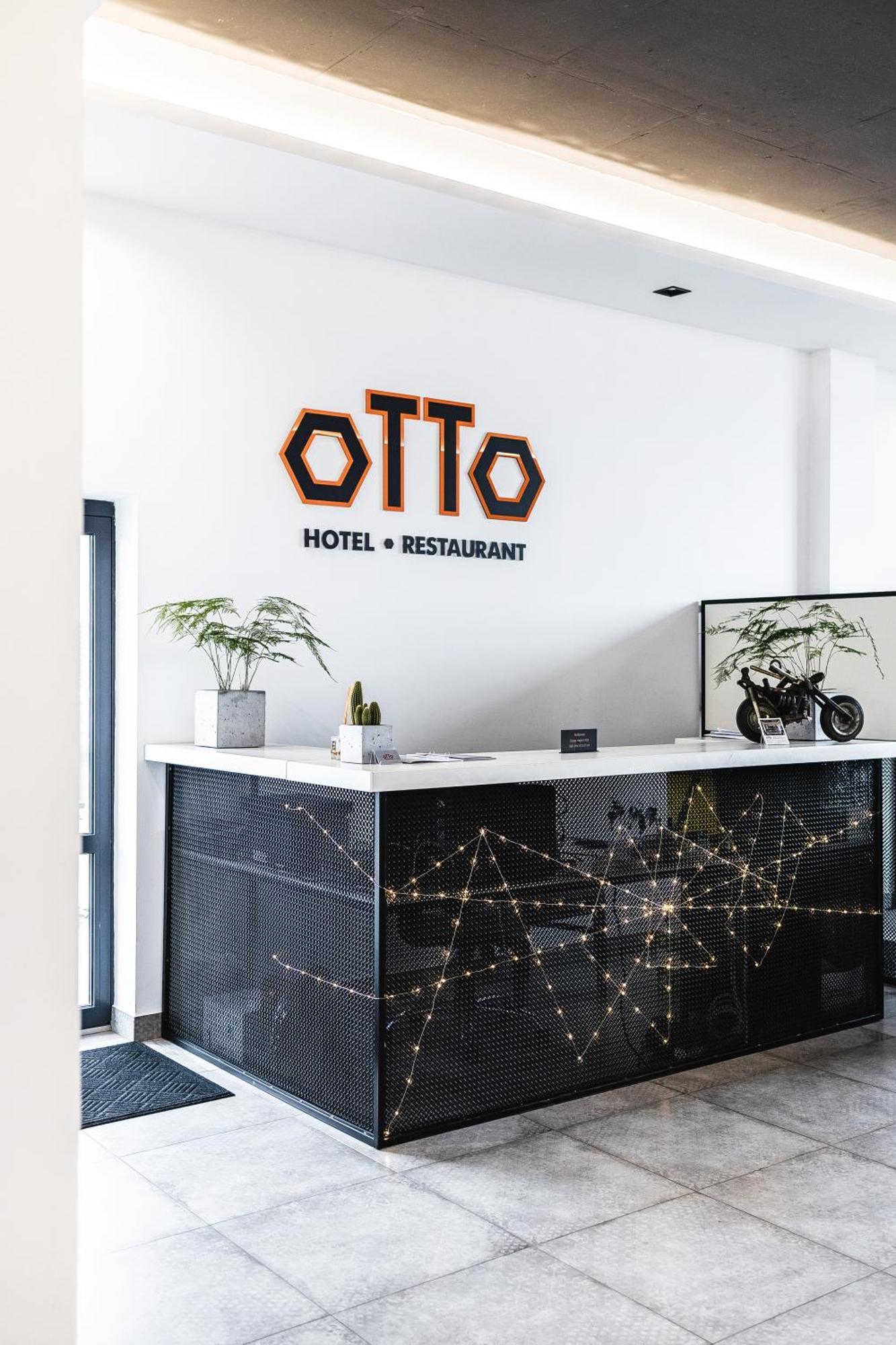 ריבנה Otto Hotel-Restaurant מראה חיצוני תמונה