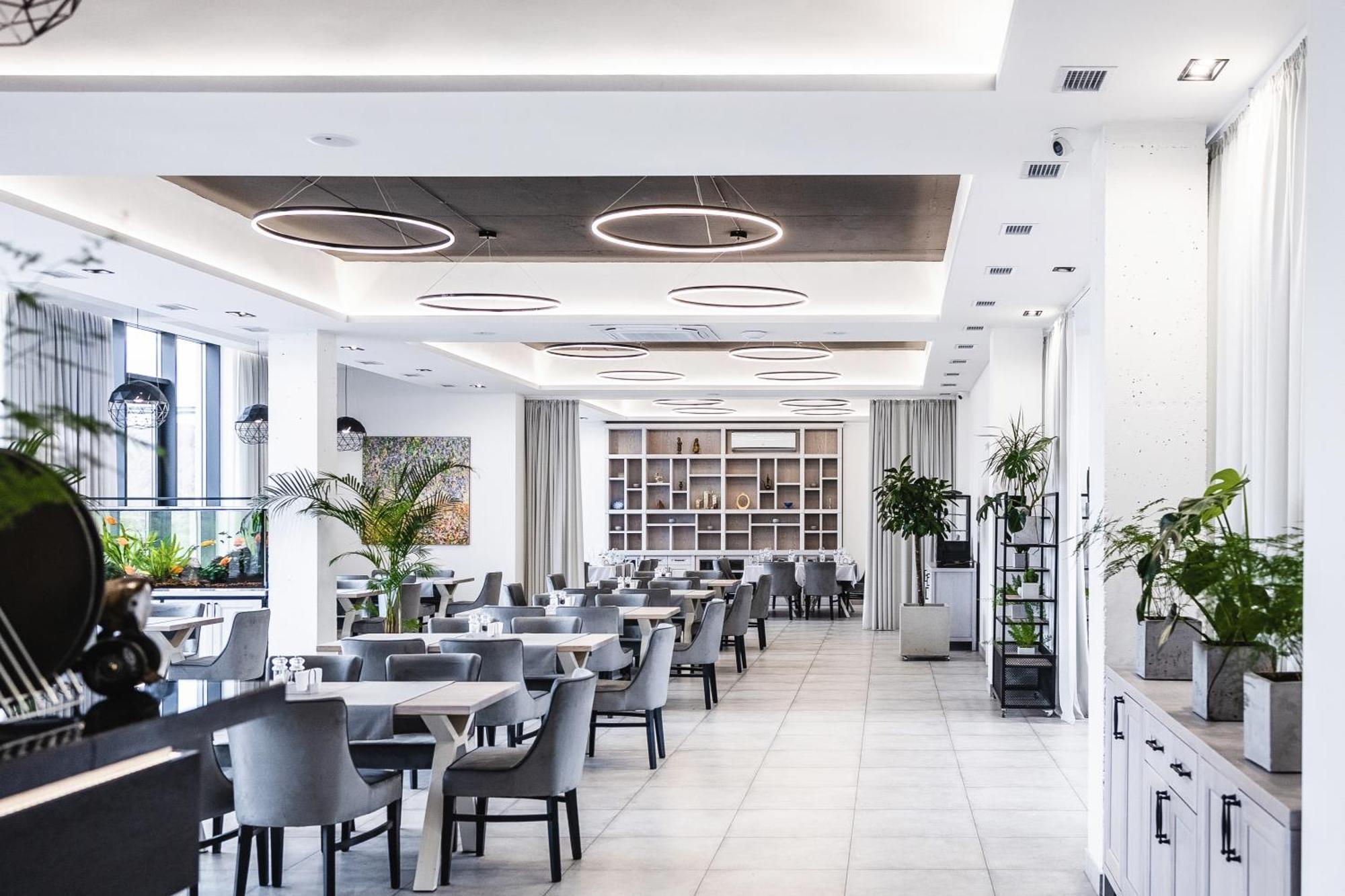 ריבנה Otto Hotel-Restaurant מראה חיצוני תמונה